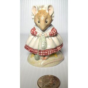 Beatrix Potter Beswick Figurine The Old Woman Who Lived In A Shoe Knitting 1983